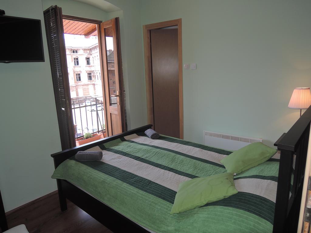 Hostel Kvarner- Private Rooms & Dorms Rijeka Exterior photo