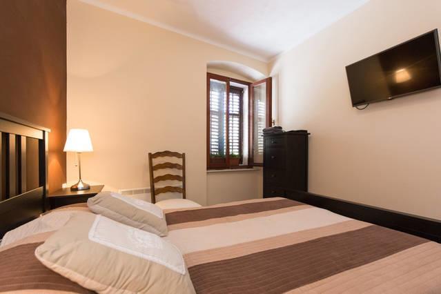 Hostel Kvarner- Private Rooms & Dorms Rijeka Exterior photo